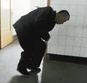 铜仁强直医院：强直性脊柱炎常见的几种症状